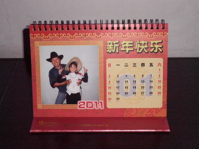 個(gè)性臺(tái)歷內(nèi)頁(yè)展示,父女兩的感情倍兒好